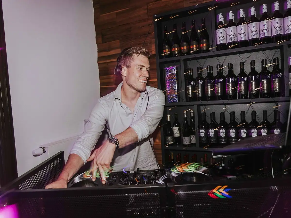 Weihnachtsfeier – DJ Jonas
