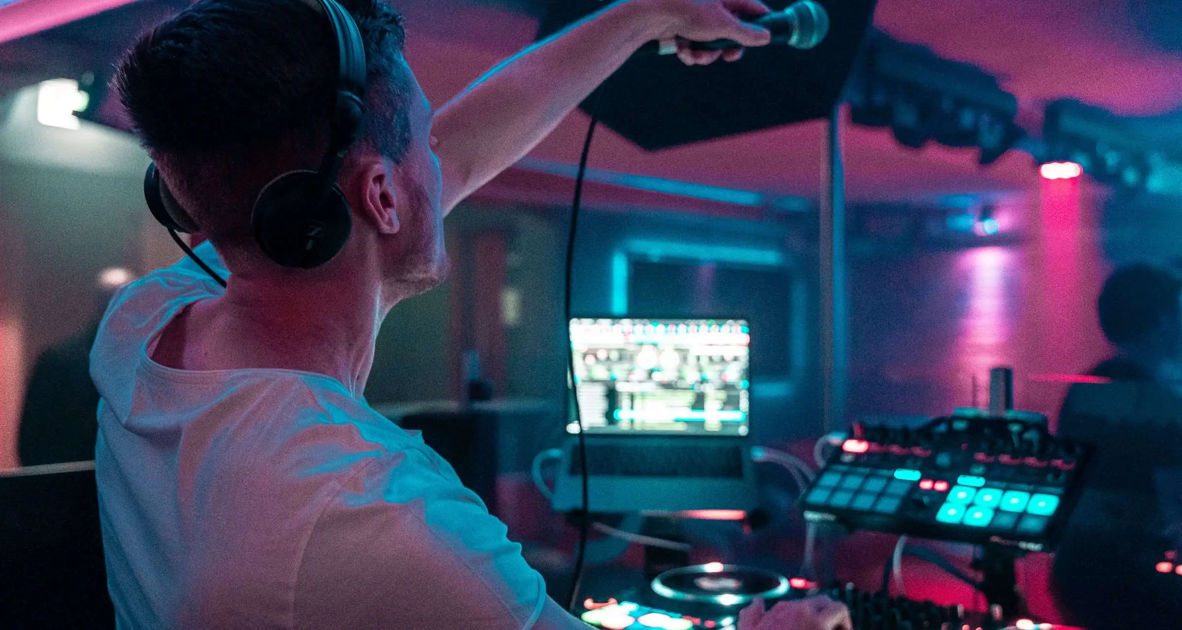 DJ Jonas bei einem Firmenevent