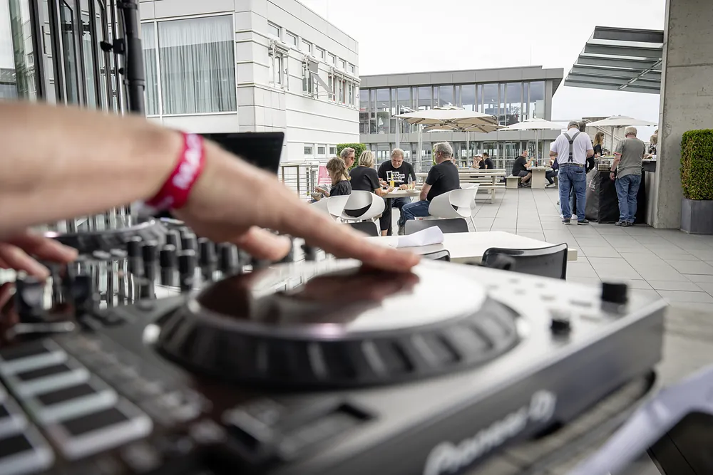 Corporate event with over 1,000 guests – DJ Jonas