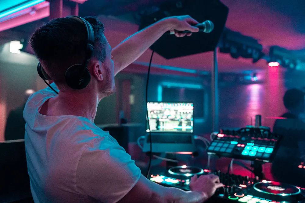 At the decks, with microphone – DJ Jonas
