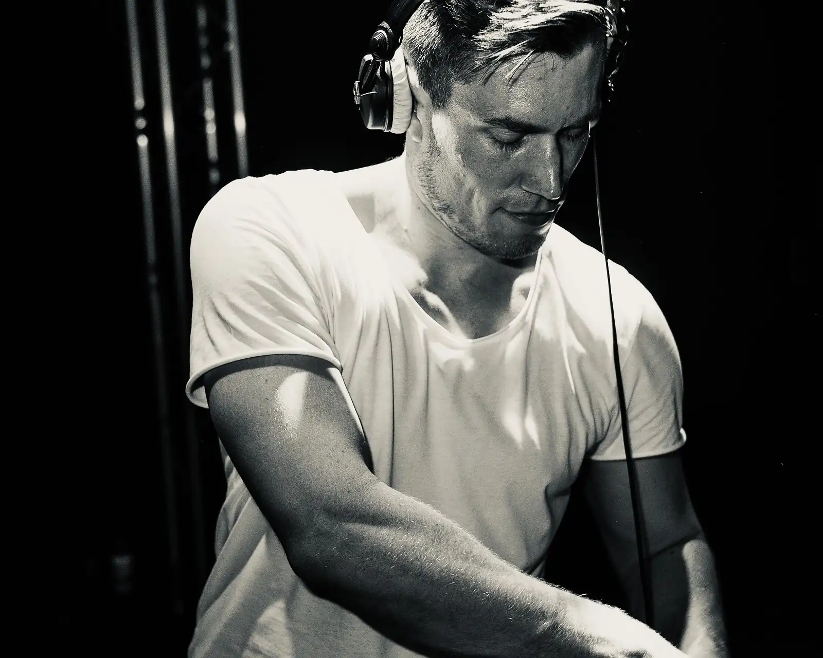 Resident @ planet radio – DJ Jonas